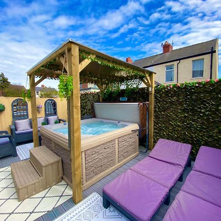 New…The Hottub House Blackpool Pleasure Beach Bagian luar foto