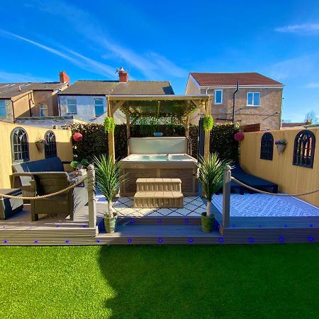 New…The Hottub House Blackpool Pleasure Beach Bagian luar foto