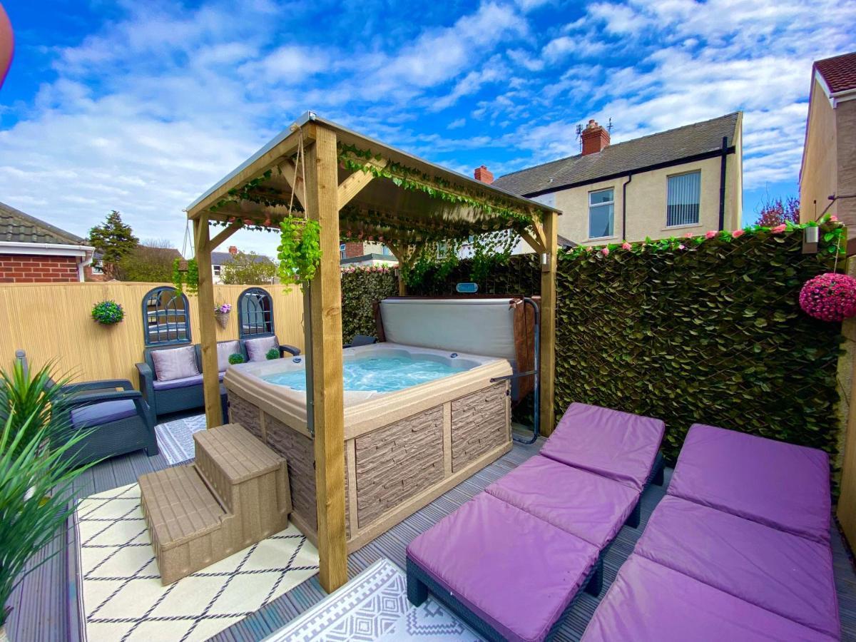 New…The Hottub House Blackpool Pleasure Beach Bagian luar foto
