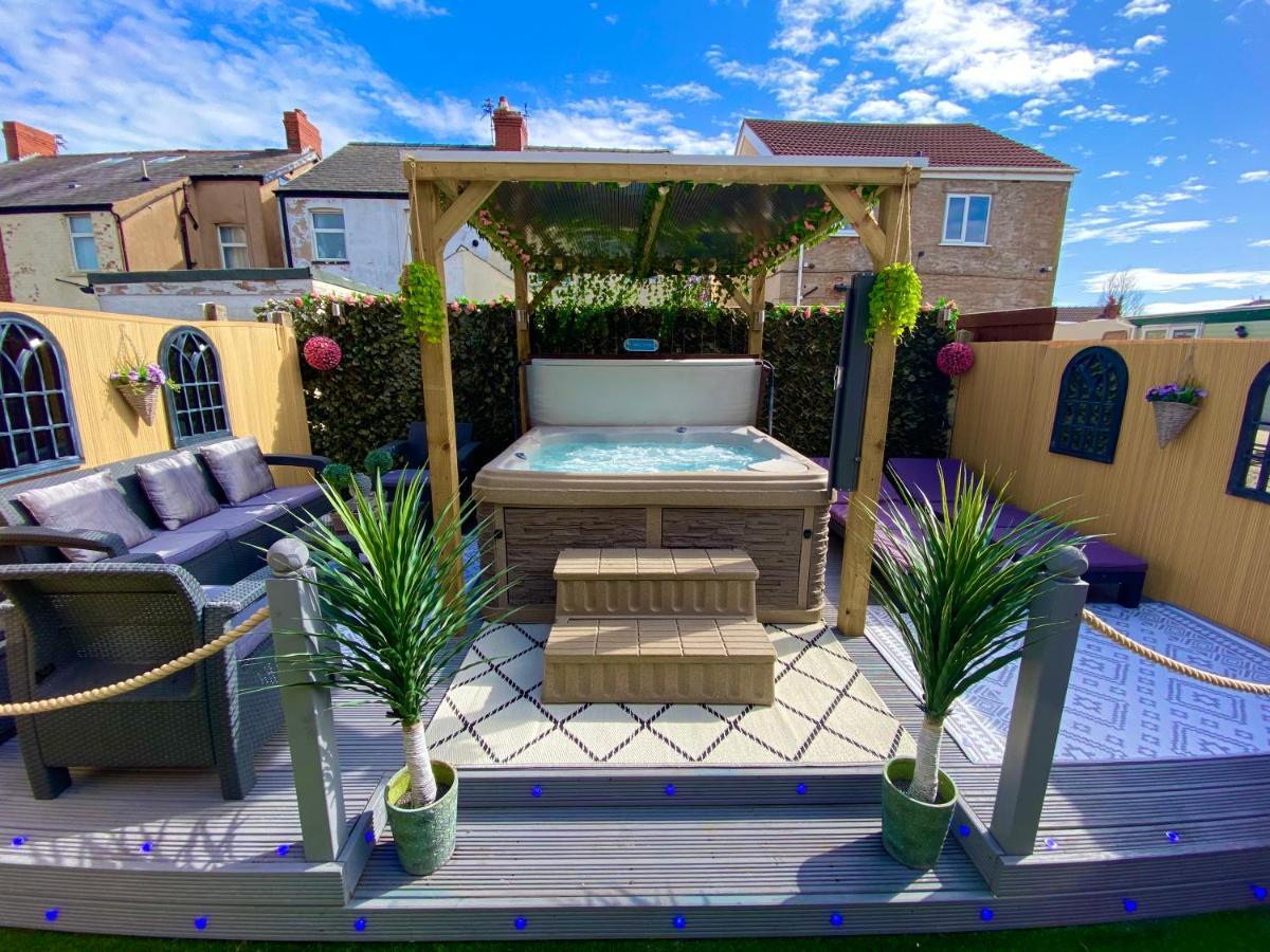 New…The Hottub House Blackpool Pleasure Beach Bagian luar foto