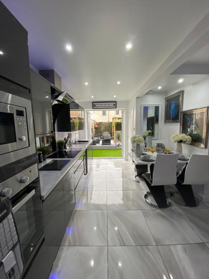 New…The Hottub House Blackpool Pleasure Beach Bagian luar foto